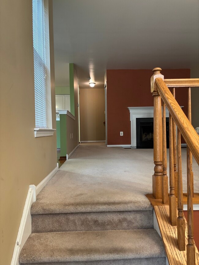 Building Photo - 637 Muhlenberg Dr