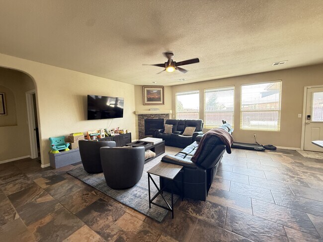 Foto del edificio - 805 Gallantry Ln