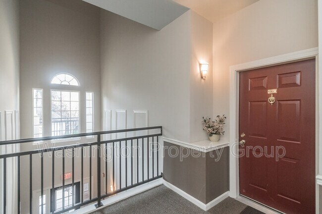 Building Photo - 4131 Fountainside Ln
