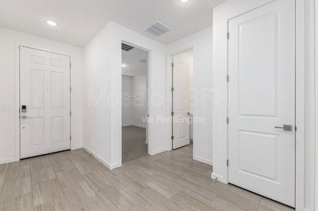 Building Photo - 35394 N Perennial St