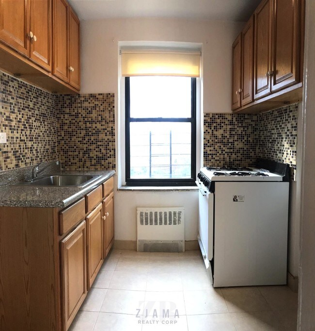 Building Photo - 117 E 86th St