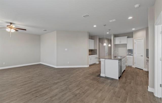 Foto del edificio - 15740 Putney Wy