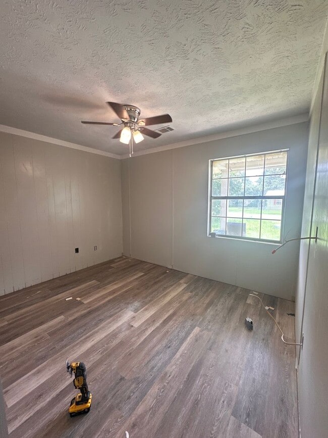 Building Photo - 4 Bed 2 Bath House - Under Renovations