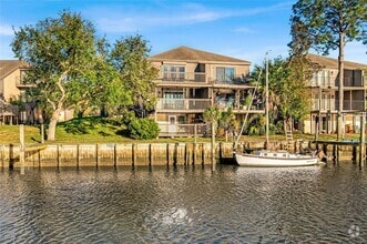 Building Photo - 18138 Bal Harbour Dr