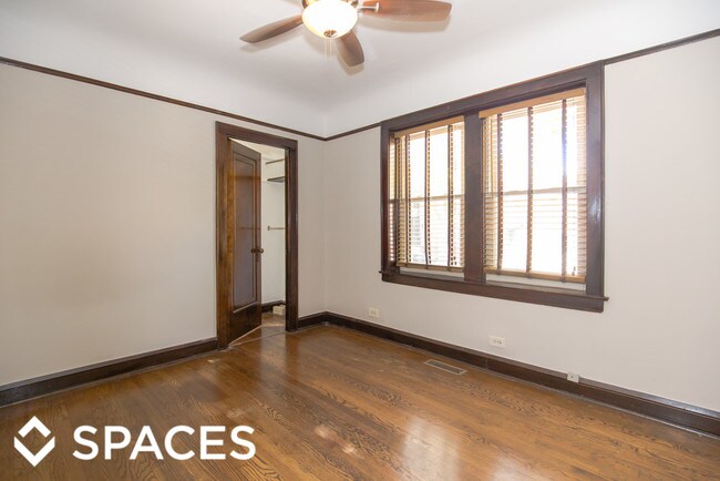 Building Photo - 1702 N Wolcott Ave
