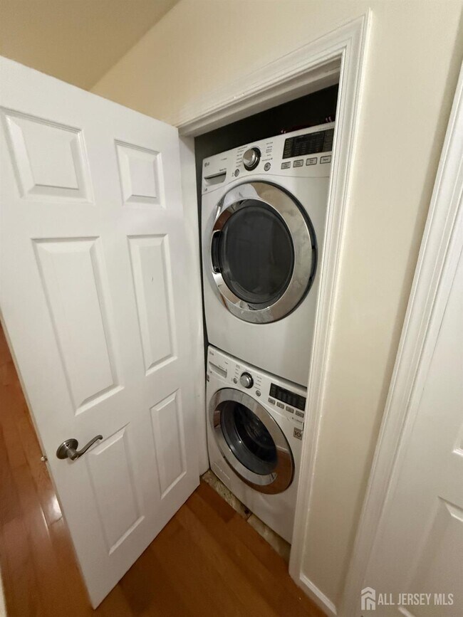 Foto del edificio - 6 Boyard Ct