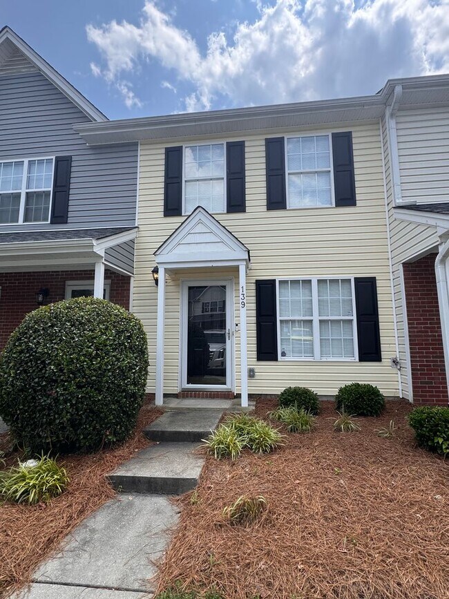 Foto del edificio - 2Br 1.5BA Townhome in Bridford Downs