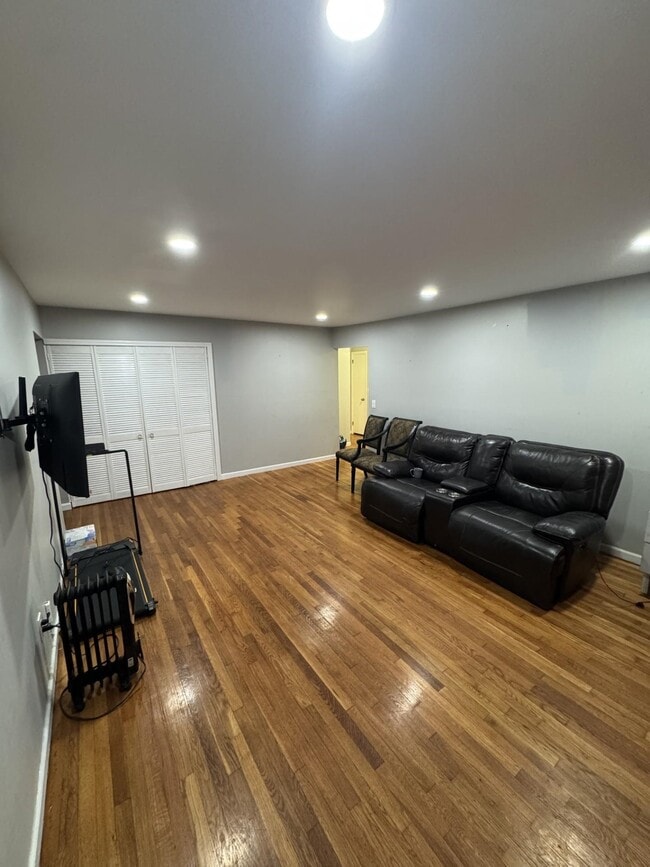 Foto del edificio - 9119 Smith Ave