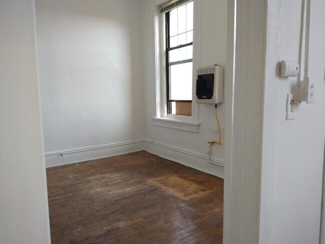 Room 2 - 2840 S Normal Ave