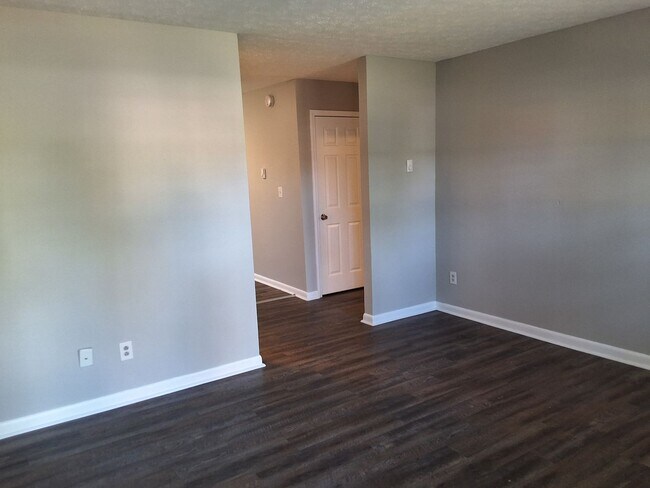 Building Photo - 1122 Evelyn Dr