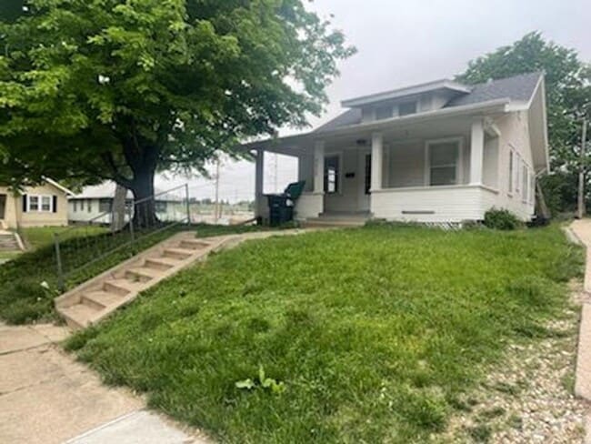 Photo - Spacious 3 bed/1.5 Bedroom House Close to ...