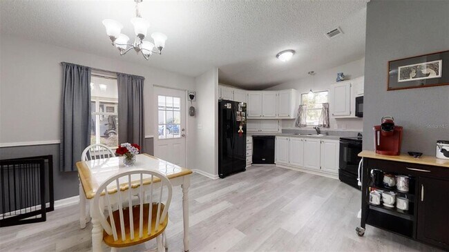 Foto del edificio - 1519 Hillcrest Dr