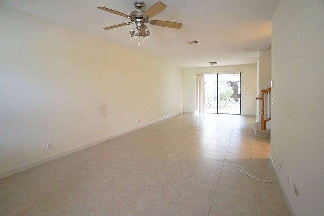 Foto del edificio - 3Bed/ 2.5Bath Townhome W/Garage - Gramercy...
