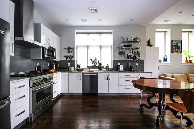 Quartz kitchen countertops - 225 Dorchester St
