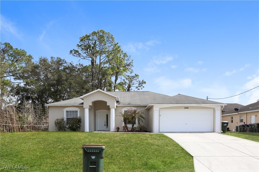 Foto principal - 5300 Newcastle St