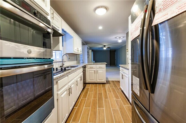Foto del edificio - 2418 Sagamore Hills Dr