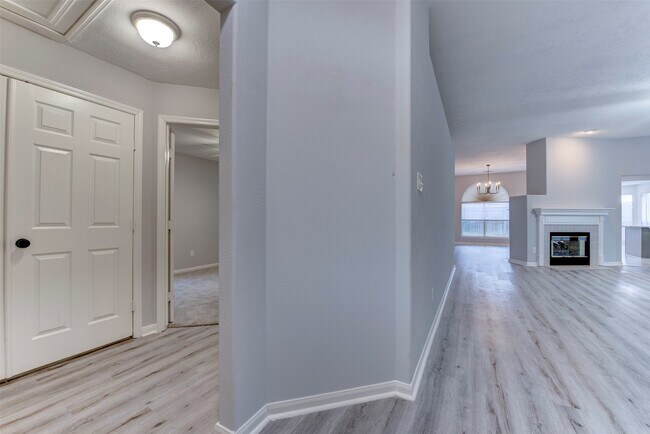 Foto del edificio - 9026 Eaglecove Dr