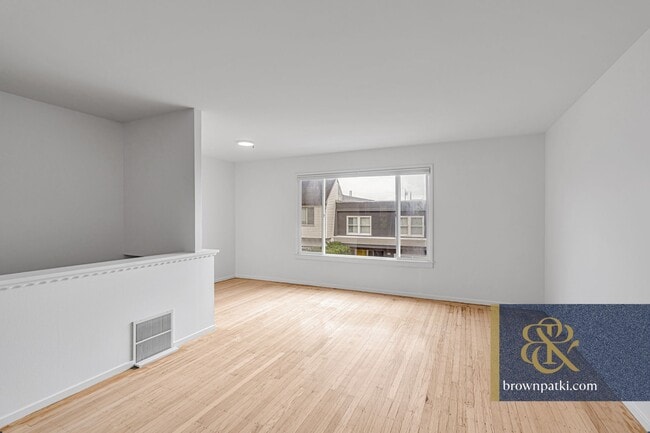 Building Photo - 76 Los Palmos Dr