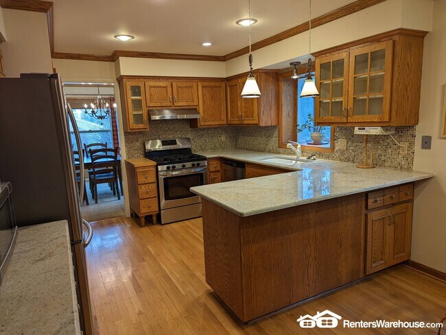 Foto del edificio - 8861 Greenhill Ln