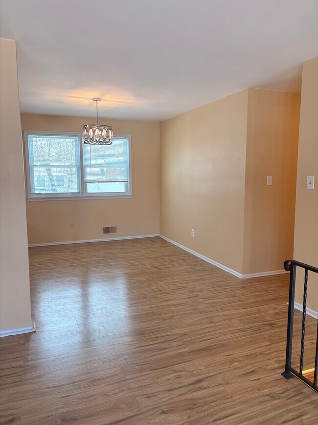 Building Photo - 910 Logwood Rd