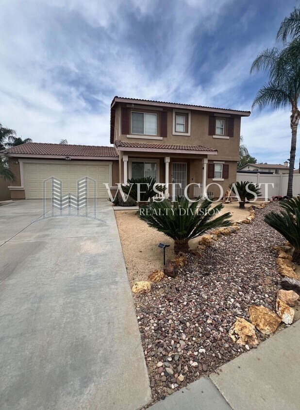 Primary Photo - Charming 3-Bedroom Home with Spacious Back...