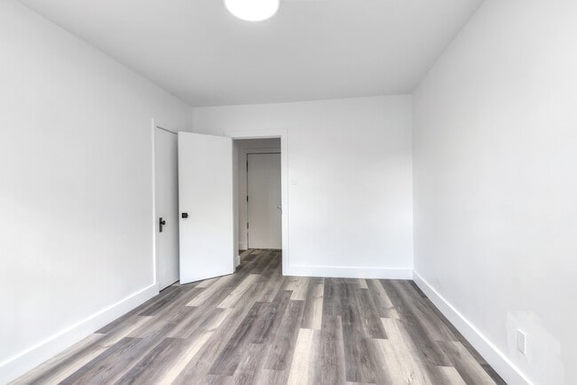 Building Photo - 5830 De La Côte-Saint-Luc