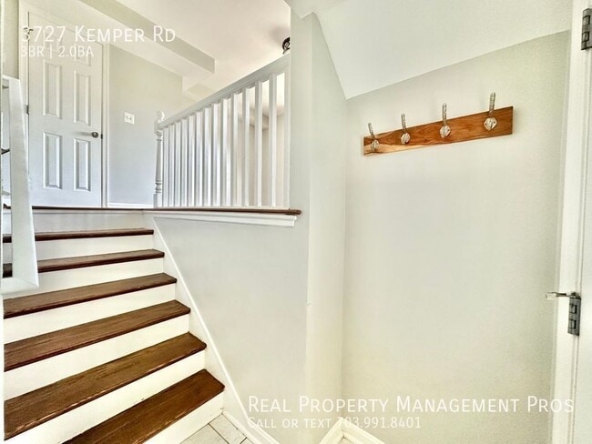 Building Photo - 3727 S Kemper Rd