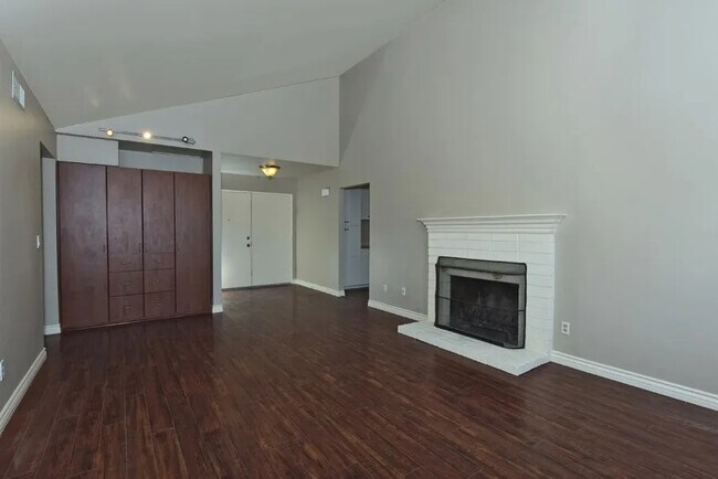 Foto del edificio - 402 Paseo Alegre