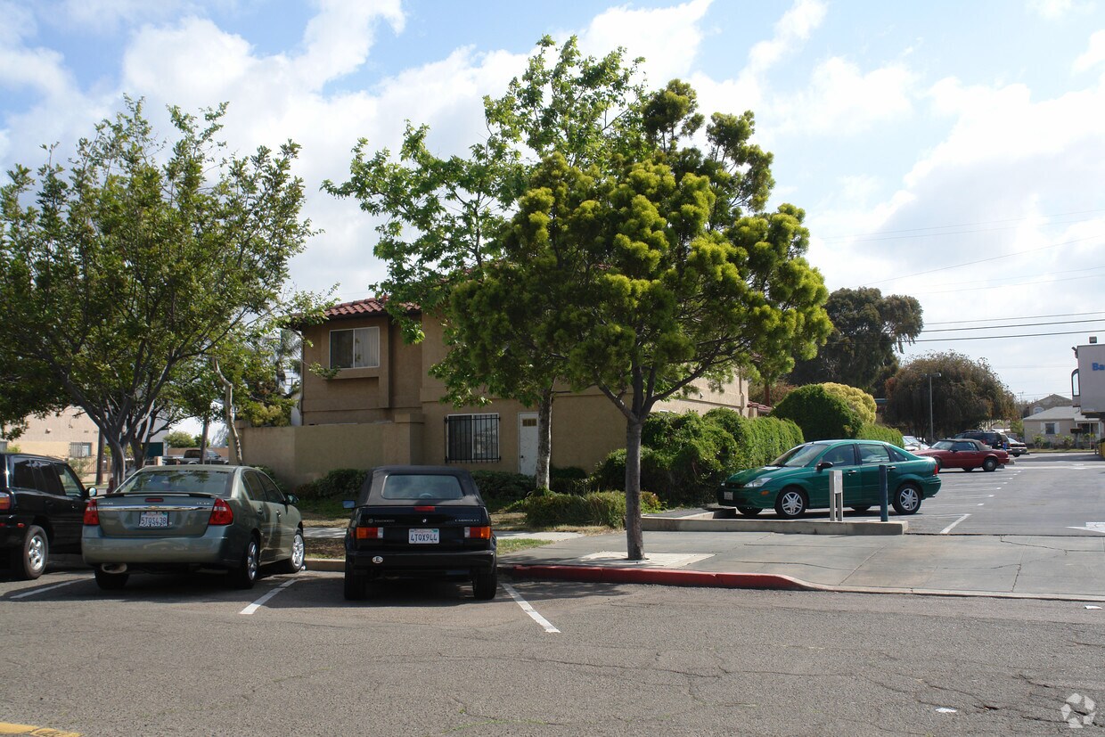 Building Photo - 705 B Ave