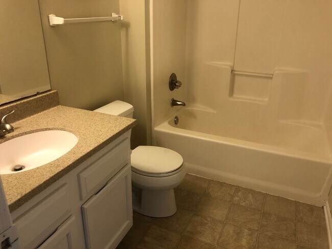 Building Photo - 33 Keran Manor Ct