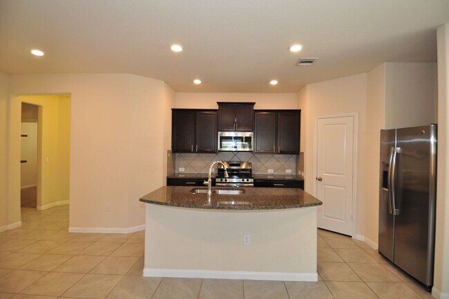Building Photo - Washer Dryer and Refrigerator included - G...
