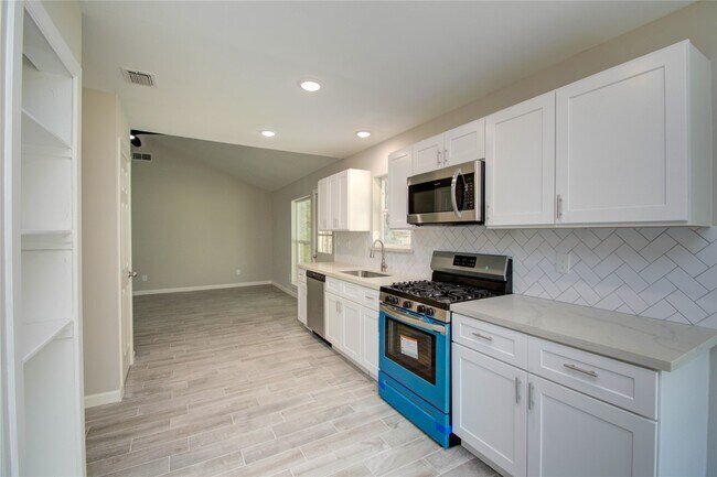 Foto del edificio - 7902 La Roche Ln