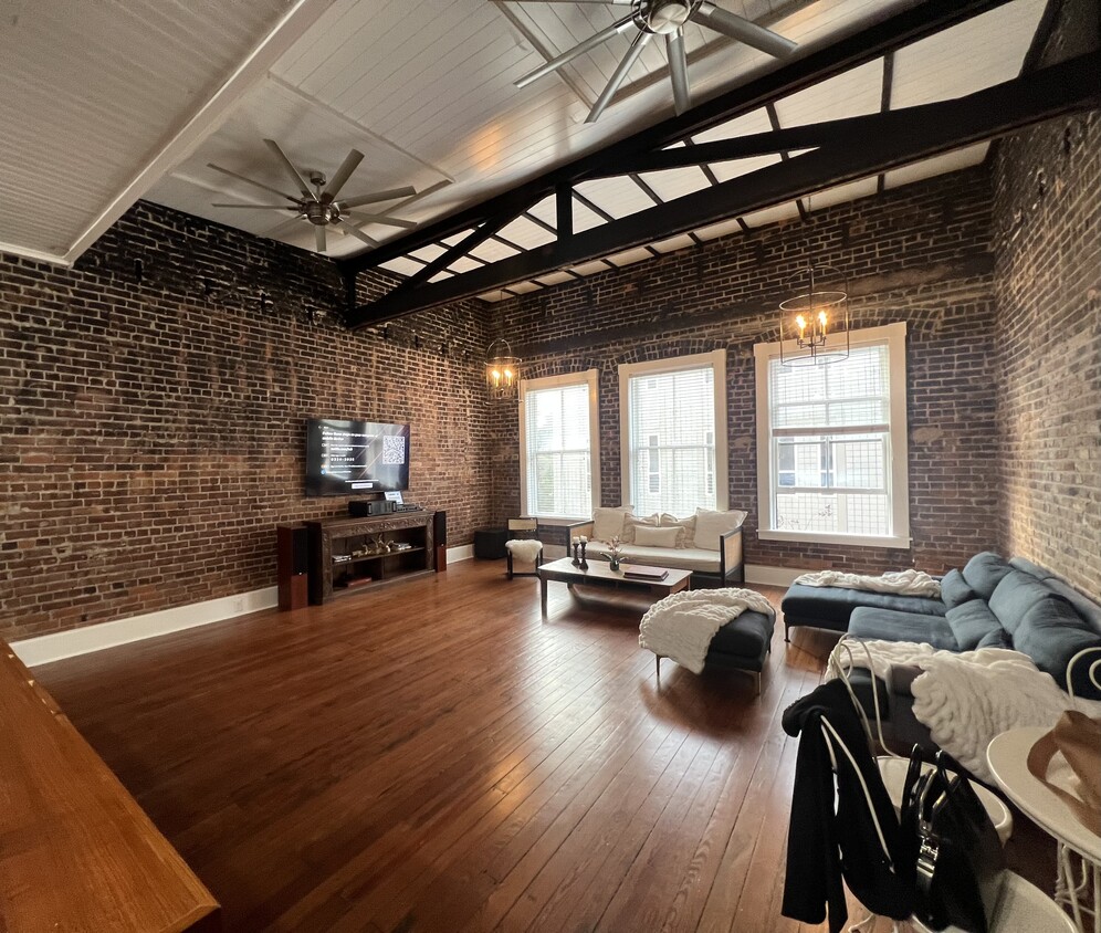 Living room with 75” TV and 18 foot ceilings. - 20 W Oglethorpe Ave