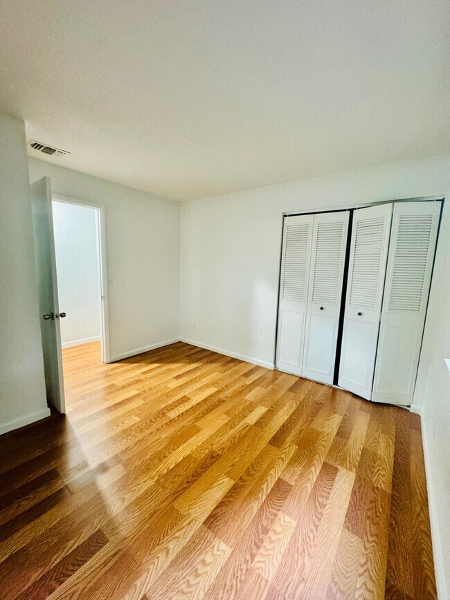 Foto del edificio - Spacious Ground-Floor 2-Bed/2-Bath Condo in Gated Community!