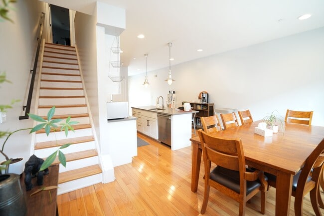 Foto del edificio - 341 Cantrell St