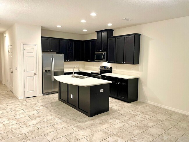 Foto del edificio - 3 Bedroom 2.5 Bath Town Home In Gated Mitchell Creek Community in Oviedo!