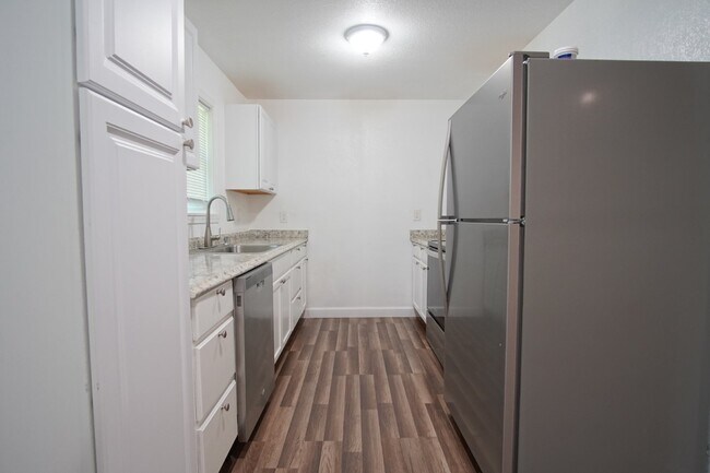 Building Photo - Renovated 4 bed 2 bath off Dogwood in Milton!