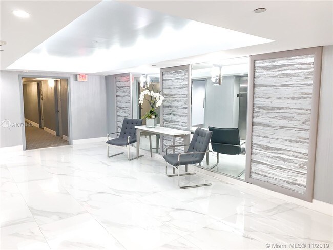 Building Photo - 5055 Collins Ave