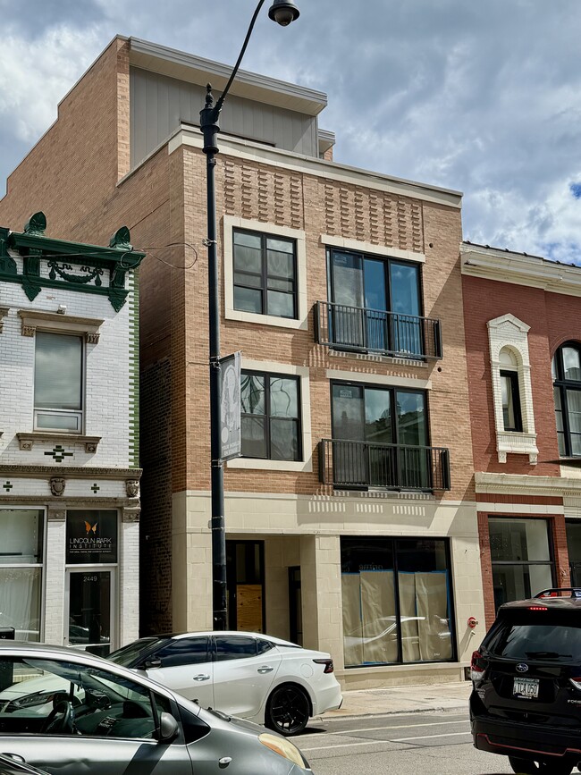 Building Photo - 2445 N Lincoln Ave
