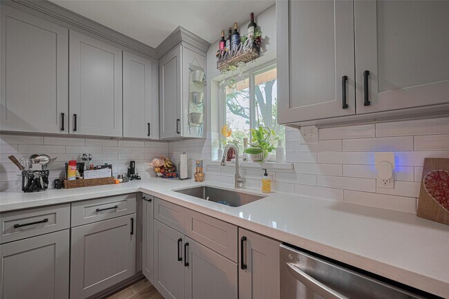 Foto del edificio - 1941 Heights Dr