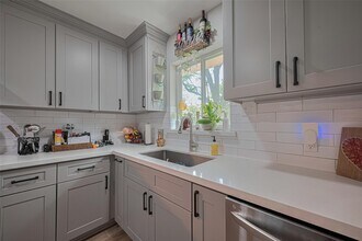 Building Photo - 1941 Heights Dr