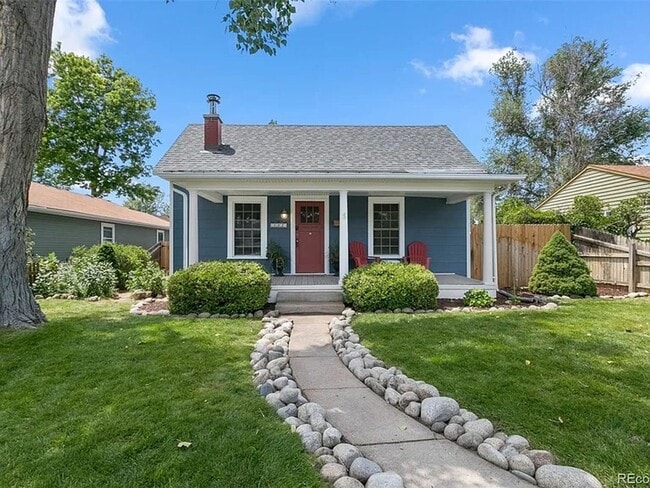 Charming 2 Bed 2 Bath house with Basement flex room in the heart of Englewood! - Charming 2 Bed 2 Bath house with Basement flex room in the heart of Englewood!