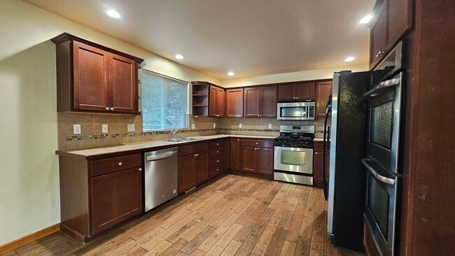 Building Photo - Large 4 Bed Home in Yelm