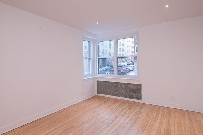 Photo du bâtiment - 2105 Rue Chomedey
