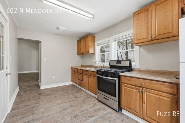 Foto del edificio - 602 N Mendota St