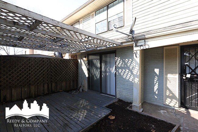 Building Photo - 6760 Racquet Club Dr