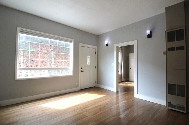 Foto del edificio - Columbia City Triplex