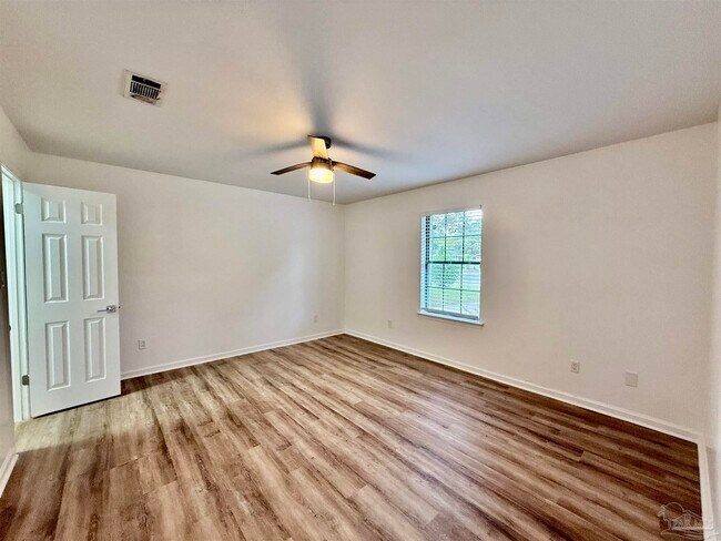Foto del edificio - 1305 Heatherwood Cir