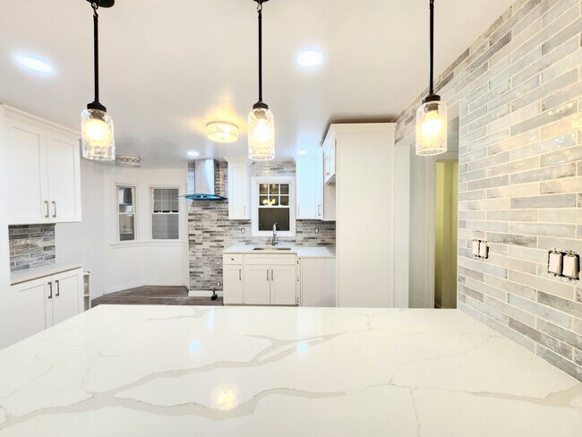 Foto del edificio - 8 Roycroft Blvd