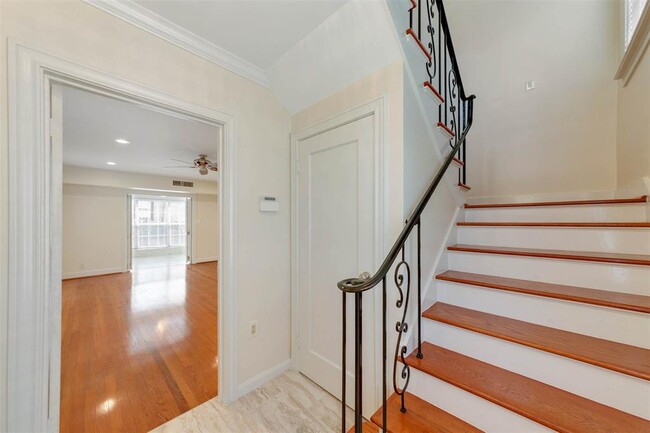 Foto del edificio - 2343 Shakespeare St